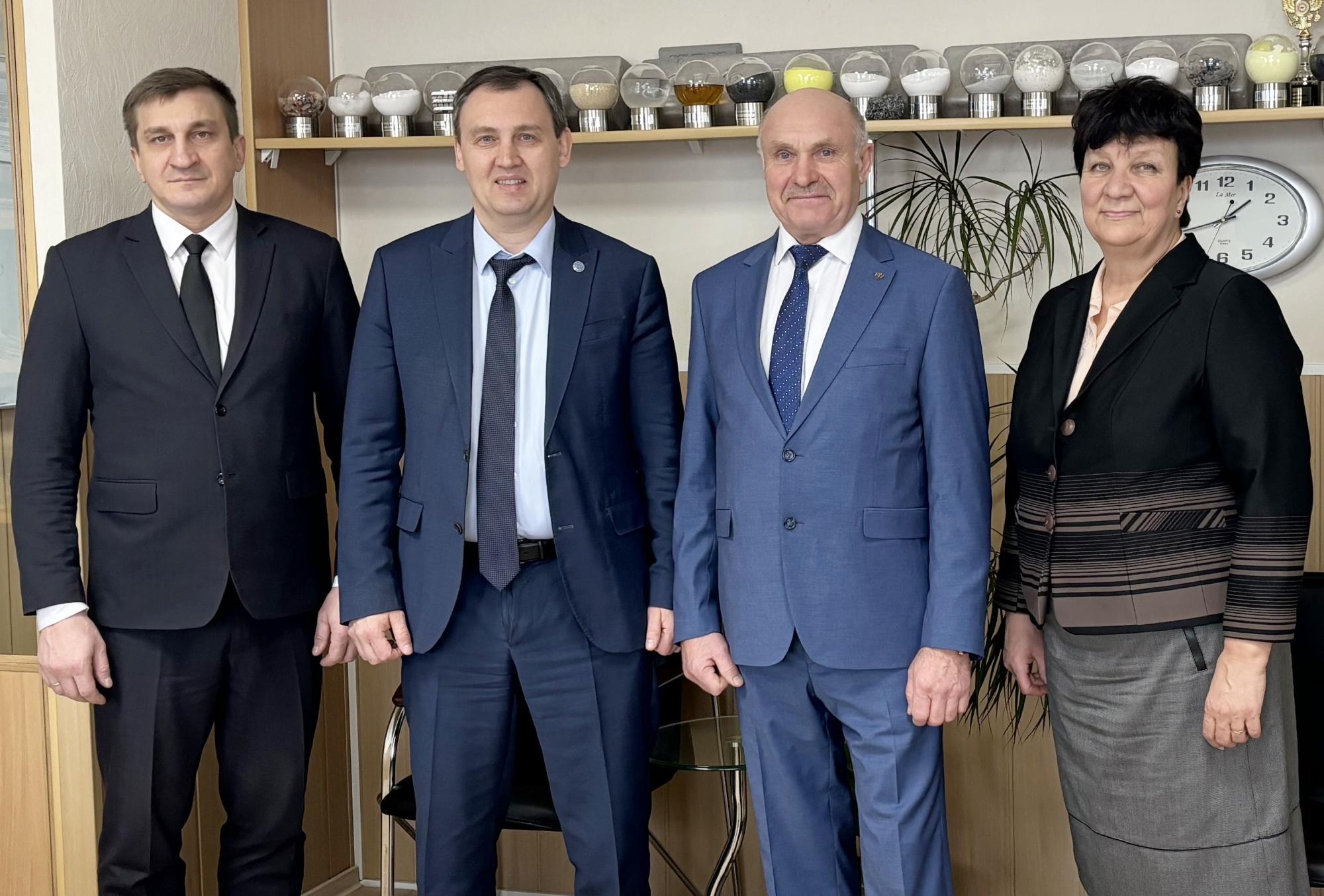 Профсоюзы подписали соглашение о сотрудничестве Профсоюзы подписали соглашение о сотрудничестве