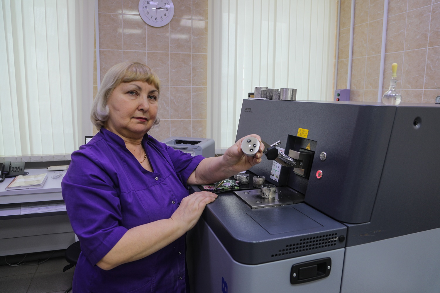 В цехах Соликамского магниевого завода В цехах Соликамского магниевого завода